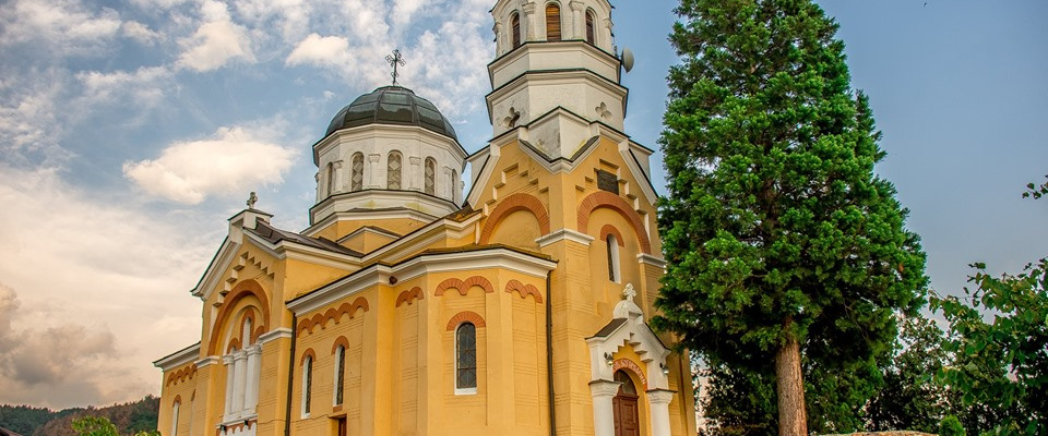 Новата църква „Покров Богородичен“